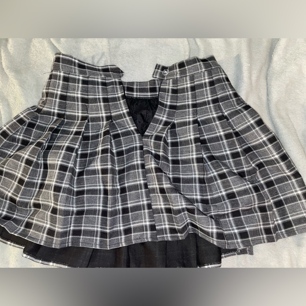 plaid grey skirt. small. shorts underneath.
